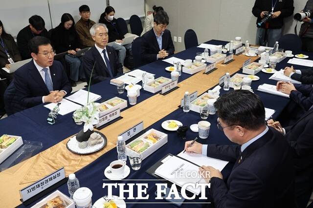 신정훈 국회 행정안전위원회 위원장이 5일 오전 서울 여의도 국회에서 열린 더불어민주당 행정안전위원회와 행정안전부간의 당정협의에서 발언을 하고 있다. /뉴시스