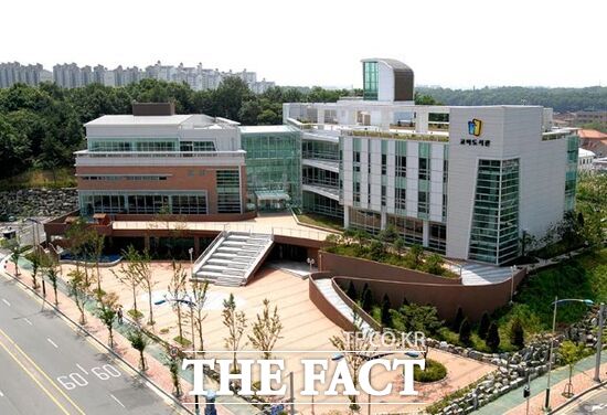 경기 파주시가 교하도서관 내 유휴공간을 새 단장해 조성한 ‘책문화 특화 늘봄거점센터’의 전경. /파주시