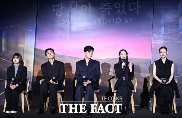 5일 서울 용산구 CGV 용산 아이파크몰에서 넷플릭스 새시리즈 당신이 죽였다 제작보고회가 열린 가운데, 배우들이 발언하고 있다. 왼쪽부터 이정림 감독, 배우 이무생, 장승조, 이유미, 전소니.