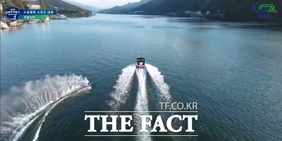 경기 남양주시가 북한강 일원에서 지난 2일까지 개최한 제19회 남양주시장기 수상레저 스포츠 대회에서 수상스키 자유슬라롬 부문 남자부에 출전한 서창훈 선수가 시원하게 물살을 가르고 있다. /남양주시