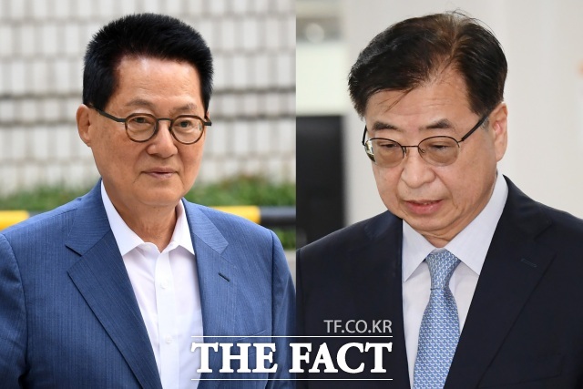 검찰이 5일 지난 2020년 9월 서해에서 발생한 공무원 피격사건을 은폐하려 한 혐의로 재판에 넘겨진 서훈 전 국가안보실장(오른쪽)에게 징역 4년을 선고해달라고 재판부에 요청했다./더팩트DB