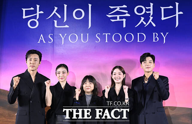 배우 이무생과 전소니, 이정림 감독, 이유미, 장승조(왼쪽부터)가 5일 서울 용산구 CGV 용산 아이파크몰에서 열린 넷플릭스 새시리즈 당신이 죽였다 제작보고회에 참석해 포즈를 취하고 있다. /이새롬 기자