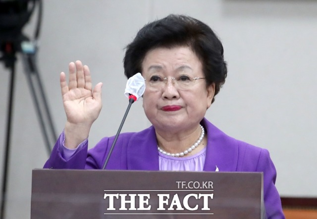 김건희 여사 연루 의혹을 수사하는 민중기 특별검사팀이 매관매직 의혹을 받는 이배용 전 국가교육위원장을 처음으로 불러 조사한다. /뉴시스