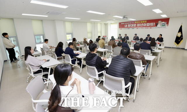 천안시의회는 5일, 정도희·이지원 의원 공동 주최로 ‘내 맘대로 청년아파트’를 주제로 한 ‘행복한 미래세대를 위한 제3차 토론회’를 개최했다. /천안시의회