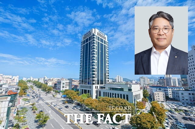 국정감사를 통해 국내 은행의 프린스 관련 거래가 2146억8600만원으로 재집계됐고, 그 중 전북은행이 최다 거래라는 지적이 이어진 가운데 12월 임기 만료를 앞둔 백종일 전북은행장 3연임의 변수가 부상했다. /전북은행