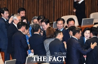  '무소불위' 與에 관례 유명무실…예산안 '합의 처리'도 위태?