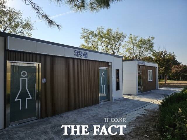 전주시는 호남제일문 시외·고속 버스 간이정류장 인근에 북부권 교통안전쉼터를 조성하고 오는 7일부터 개방할 예정이라고 밝혔다. /전주시