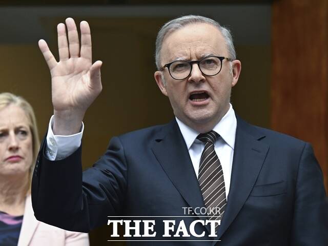 호주 및 해외의 기술과 아동 복지 관련 분야 학자 140명은 지난해 앤서니 앨버니지 호주 총리에게 16세 이하 SNS 전면 이용 금지법안은 위험을 효과적으로 해결하기에는 너무 둔감한 수단이라고 경고했다. 사진은 지난 2024년 11월 29일 앨버니지 호주 총리. /AP.뉴시스