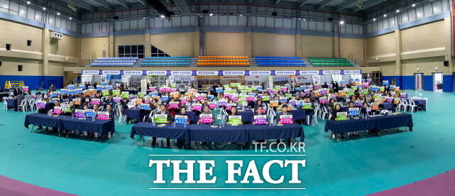 5일 제4회 청양군 주민자치 박람회 참가자들이 스마트청양 퍼포먼스를 진행하고 있다. /청양군