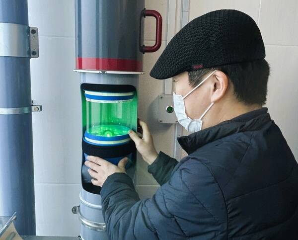 풀무원이 본업인 두부 외에도 휴게소·공항 F&B(식음료) 사업을 통해 캐시카우를 만들어 가고 있다. 이를 영위하는 곳은 풀무원 자회사 풀무원푸드앤컬처로 고객 경험에 힘을 주었다. 사진은 안산휴게소 내 김밥 기송관. /풀무원