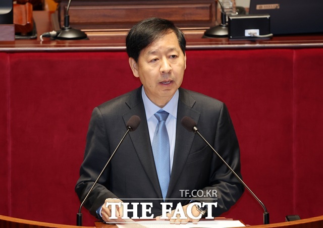 구윤철 경제부총리 겸 기획재정부 장관이 6일 서울 여의도 국회 예산결산특별위원회 회의장에서 열린 예결위 첫 전체회의에서 2026년도 정부예산 제안설명을 하고 있다. /뉴시스