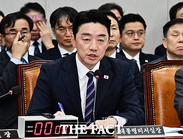 강훈식 대통령 비서실장이 6일 오후 여의도 국회 운영위원회에서 열린 대통령비서실 등에 대한 국정감사에 출석해 질의에 답변을 하고 있다. /국회=배정한 기자