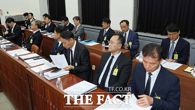 감사 준비하는 피감기관 관계자들의 모습.