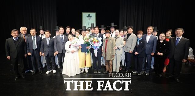 대한민국 판소리 최고권위의 상으로 여겨지는 제35회 동리대상 시상식이 6일 오후 고창문화의전당에서 성황리에 열렸다. /고창군