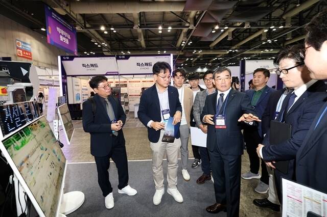 대우건설아 지난 5일 경기도 고양 킨텍스에서 열린 2025 스마트건설·안전·AI 엑스포 개막식에서 스마트건설 얼라이언스 제3기 의장사에 공식 취임했다. /대우건설