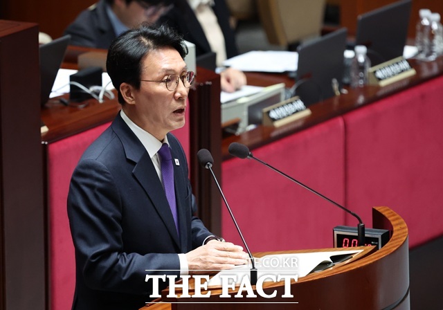 김민석 국무총리가 6일 서울 여의도 국회 예산결산특별위원회 회의장에서 열린 예결위 첫 전체회의에 참석해 인사말을 하고 있다. /뉴시스