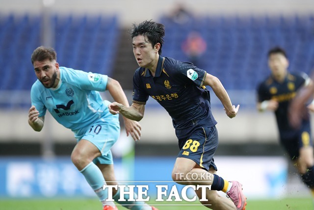 다이렉트 2부 강등을 피하기 위해 필사의 노력을 경주하고 있는 대구가 3연승을 노리는 광주와 맞대결에서 어떤 결과를 끌어낼지 주목된다./K리그