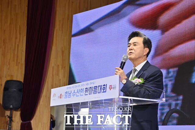 김태흠 충남도지사가 6일 안면실내체육관에서 열린 제4회 충남 수산인 한마음대회에서 축사를 하고 있다. /충남도