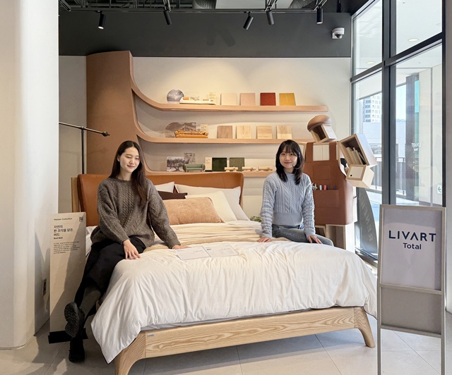 현대리바트 현대프리미엄아울렛 스페이스원 본관에 리바트 토탈 현대프리미엄아울렛 스페이스원점을 리뉴얼 오픈한다. /현대리바트