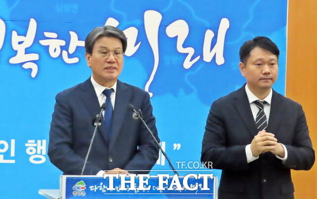 김돈곤 청양군수가 6일 군청 대회의실에서 기자회견을 갖고 있다. /김형중 기자