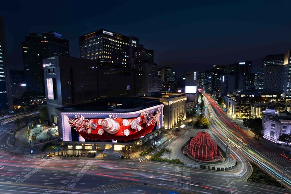 신세계는 오는 7일 크리스마스 영상을 초대형 미디어 파사드 신세계스퀘어에 공개한다. /신세계