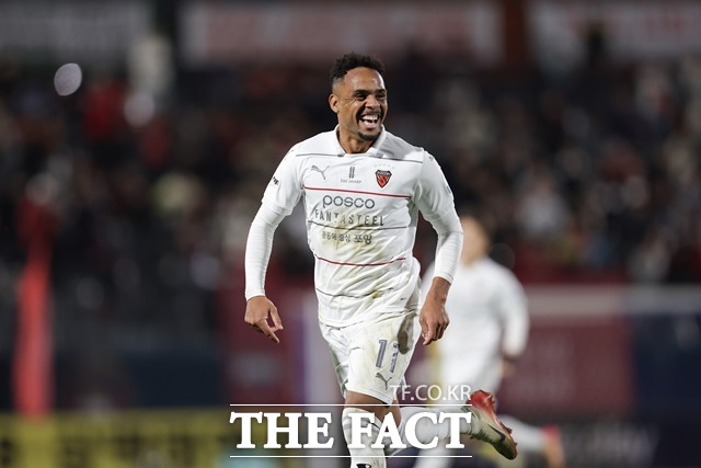 포항의 순위 도약을 이끌고 있는 주닝요./K리그