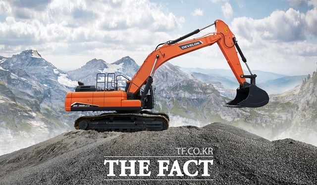 HD현대인프라코어의 에티오피아 시장 주력 모델인 36톤급 디벨론 대형 굴착기. /HD현대사이트솔루션