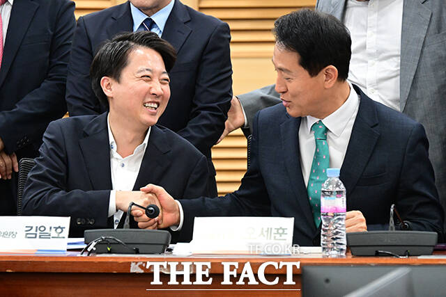 개혁신당이 내년 6·3 지방선거에서 독자 노선을 택하겠다고 밝혔다. 국민의힘과의 연대 가능성에 분명히 선을 긋고, AI(인공지능) 기반 선거 전략과 청년 중심 조직을 앞세워 외연 확장에 도전하겠다는 구상이다. /더팩트 DB