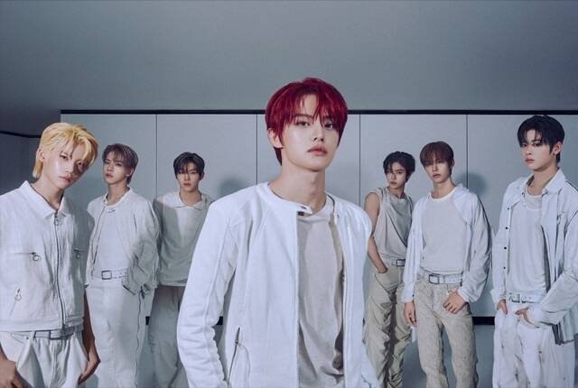 그룹 클로즈 유어 아이즈가 세 번째 미니 앨범 blackout의 다섯 번째 콘셉트 포토를 공개했다./언코어