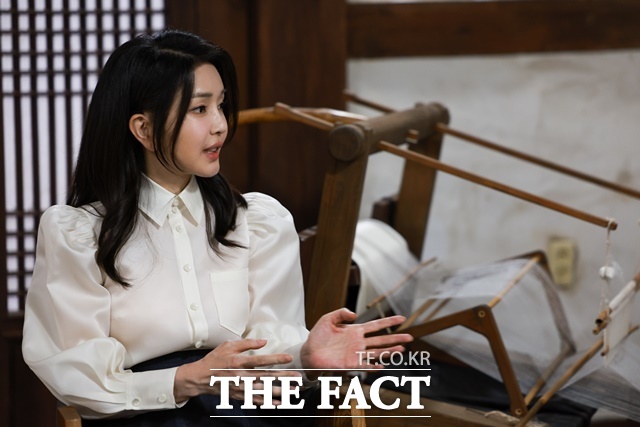 김건희 여사가 세계평화통일가정연합(통일교) 측이 건진법사 전성배 씨를 통해 전달한 명품 목걸이의 실제 사용자를 가려달라며 DNA 감정을 요구하자, 민중기 특별검사팀이 쟁점은 사용 여부가 아니다고 반박했다. /윤석열 정부 대통령실