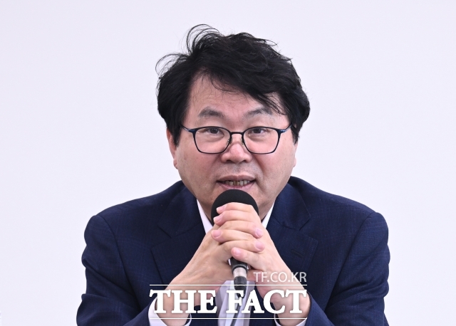 국무총리실은 7일 김민석 총리가 제10대 경제·인문사회연구회 이사장으로 이한주 전 국정기획위원장을 선임했다고 밝혔다. /이새롬 기자