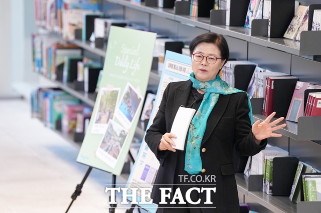 지난 6일 이순희 강북구청장이 재간정(在澗亭)에서 서울시 출입기자단을 초청해 ‘강북형 웰니스 관광’ 비전과 추진 현황을 공유하고 있다./강북구