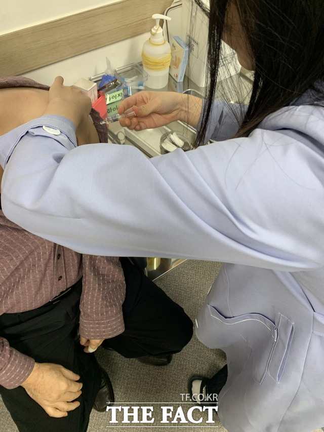 광주시가 인플루엔자 무료 예방접종을 실시하고 있다./광주시