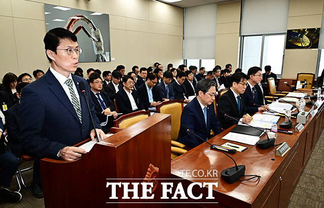 2026년도 예산안 관련 제안설명하는 최원호 원자력안전위원회 위원장.