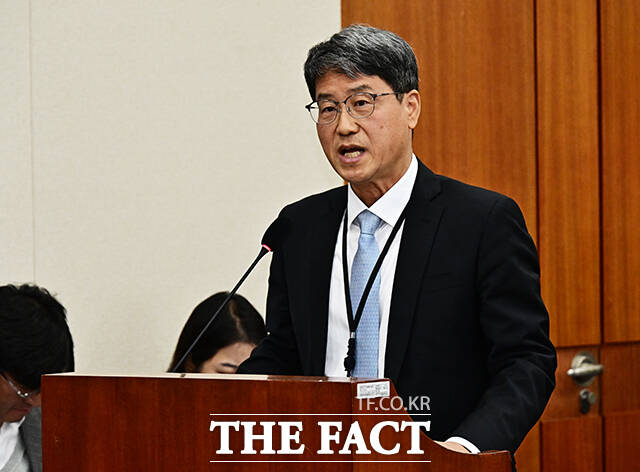 2026년도 예산안 관련 제안설명하는 반상권 방송미디어통신위원장 직무대리.