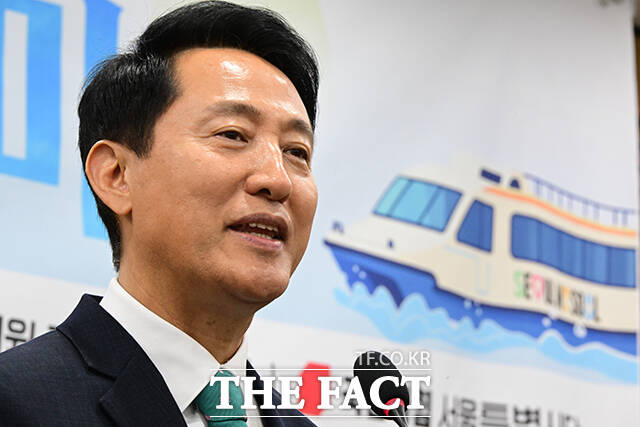 김건희 여사 연루 의혹을 수사하는 민중기 특별검사팀이 공천개입 의혹을 받는 오세훈 서울시장과 정치브로커 명태균 씨를 나란히 불러 조사한다. /남윤호 기자