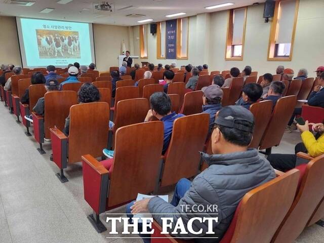 당진시는 지난 4일부터 6일까지 관내 염소 사육 농가 40명을 대상으로 염소 사육기술 전문교육 실시했다. /당진시