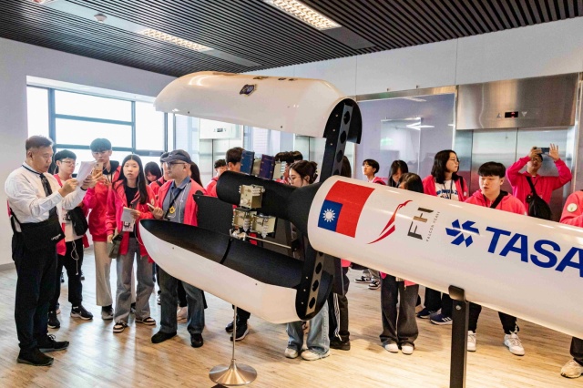 영등포구 미래교육재단이 '글로벌 미래인재 과학캠프'를 진행한다. 사진은 지난해 떠난 ‘글로벌 미래인재 과학캠프’ 현장 탐방 모습 /영등포구