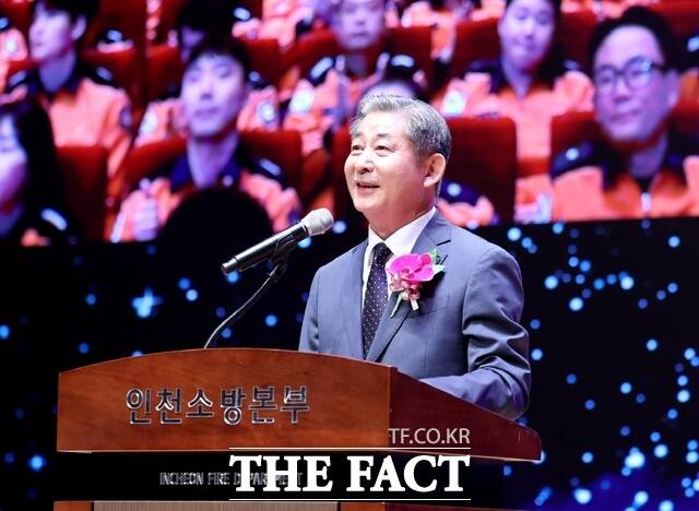 정해권 인천시의회 의장이 7일 인천글로벌캠퍼스 대강당에서 열린 ‘제63주년 소방의 날 기념식’에 참석해 축사을 하고 있다. /인천시의회