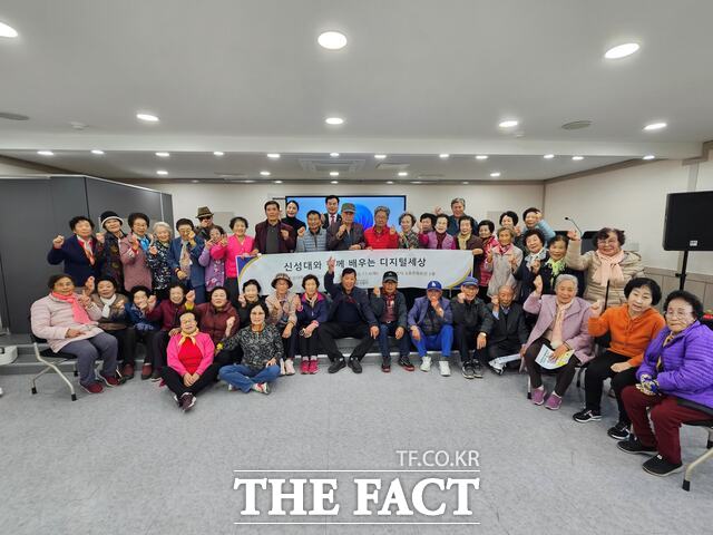신성대 RISE사업단은 6일 합덕대건노인대학 어르신들을 대상으로 ‘신성시니어 웰에이징’ 프로그램을 운영했다. /신성대