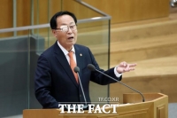  “손톱 깎습니까?” 최고령 초선에 혼쭐난 경기도지사·교육감