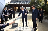  종묘 앞 개발 관련 문화적 훼손 의견 듣는 최휘영 문화체육관광부 장관 [포토]