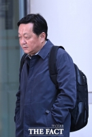  대장동 재판 출석한 정진상 [포토]