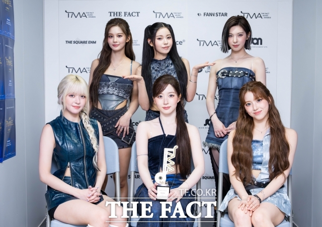 시진핑 중국 국가주석의 방한을 계기로 한한령(限韓令) 해제 기대감이 커지고 있다. 사진은 지난 9월 '2025 더팩트 뮤직 어워즈(THE FACT MUSIC AWARDS, TMA)'가 '마카오 아웃도어 퍼포먼스 베뉴'에서 열린 가운데 그룹 엔믹스(NMIXX)가 인터뷰에 앞서 포즈를 취하고 있다. /마카오=박헌우 기자