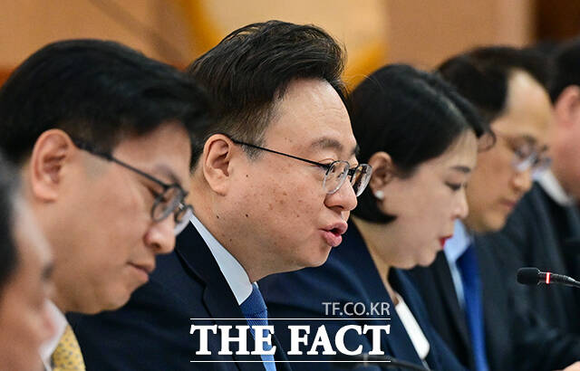 조규홍 보건복지부 장관이 17일 오전 서울 종로구 정부서울청사에서 2025년도 제2차 국민연금기금운용위원회를 주재하고 있다. /임영무 기자