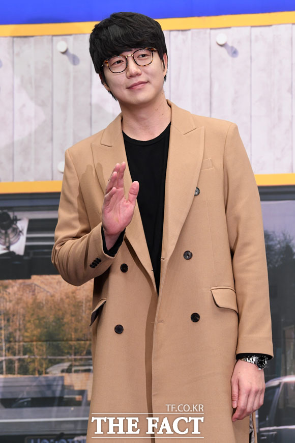 가수 성시경이 최근 전 매니저에게 금전적 피해를 본 가운데 자신의 소셜 미디어를 통해 응원해 준 주변인들에게 고마운 마음을 전했다. /더팩트 DB