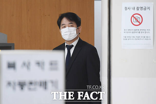 류화현 위메프 대표가 8일 오전 서울 서초구 서울중앙지법에서 열린 티메프 미정산 사태 1심 첫 공판에 출석하고 있다. /장윤석 기자