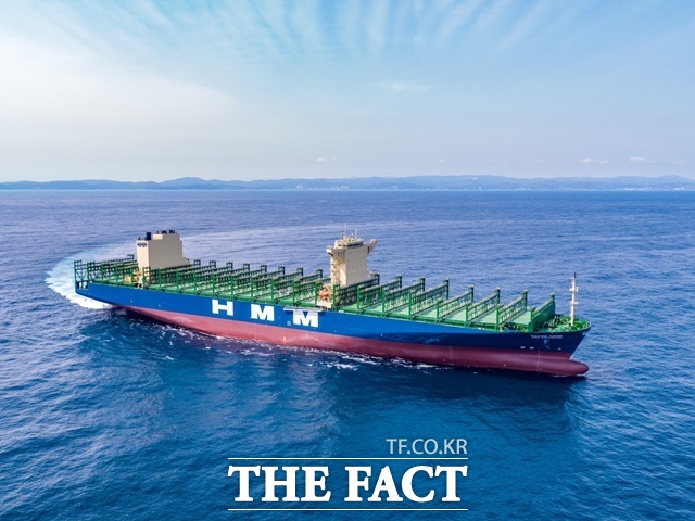 HD현대중공업이 건조해 지난해 인도한 1만3000TEU급 컨테이너 운반선의 시운전 모습. /HD현대중공업
