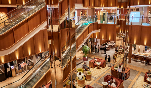 국내 백화점 매출 1위인 신세계백화점 강남점이 지난 7일 기준 올해 누적 매출 3조원을 돌파했다. 사진은 강남점 리뉴얼 이후 문 연 하우스 오브 신세계 내부 전경. /신세계백화점