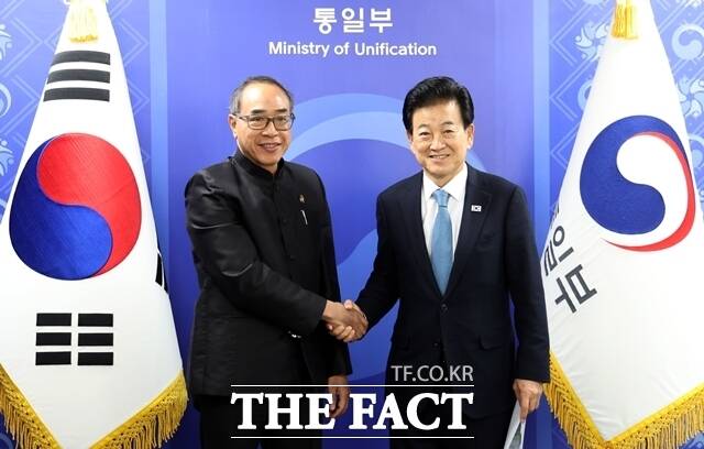 정동영 통일부 장관은 10일 타니 상랏 주한태국대사를 접견하고 아세안지역안보포럼(ARF)을 통한 아세안의 한반도 평화 안정 역할을 촉구했다. /뉴시스